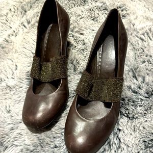 It's a comfortable casual heel good condition